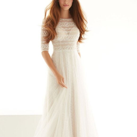 Ivory Lace Aline 1/2 Sleeve Wedding Dress, Illusion v Back Sweetheart Neck - Picture 1 of 9